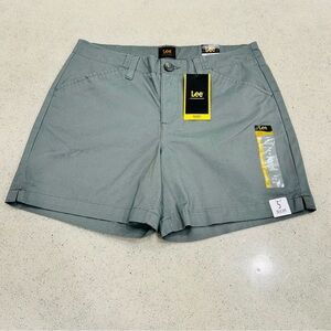 Lee Womens Legendary Style Mid-Rise Shorts Fort Green~ 5" Inseam ~Size 8 Medium